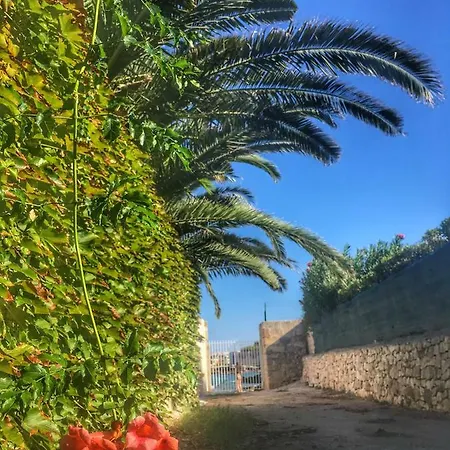 Sasso D'oro A Mare